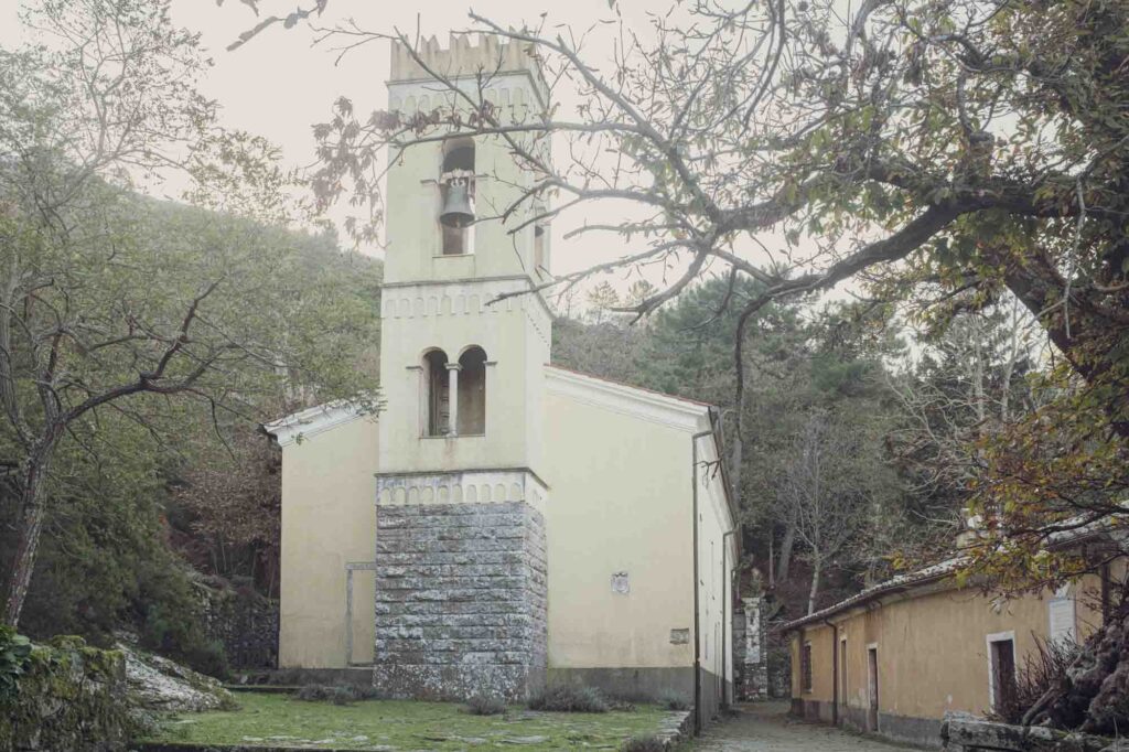 Torre campanaria del santuario Madonna del Monte