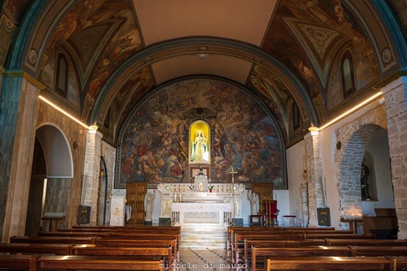 Interno Santuario Maria del Monte