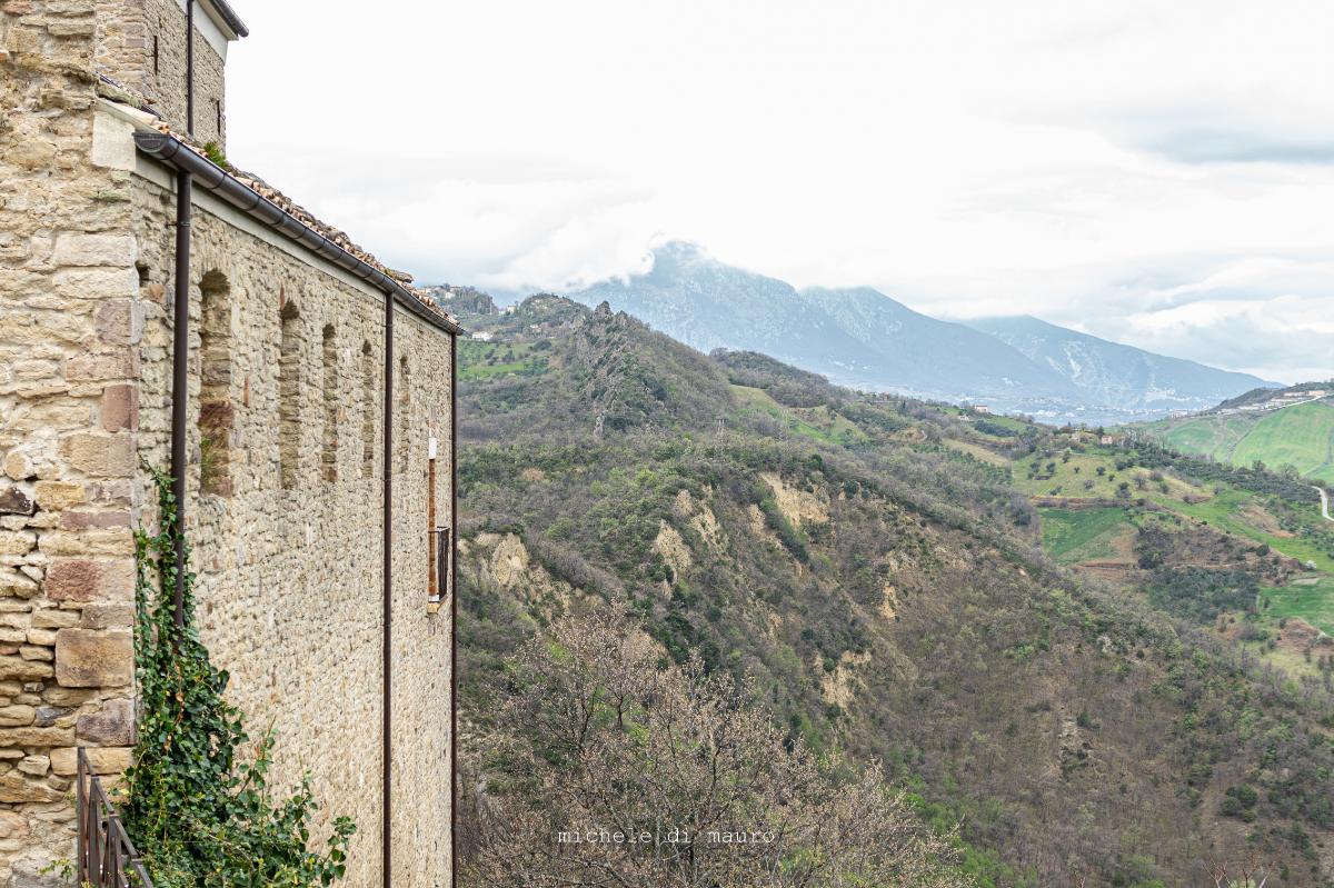 Chiesa San Pietro Roccascalegna valle Rio Secco