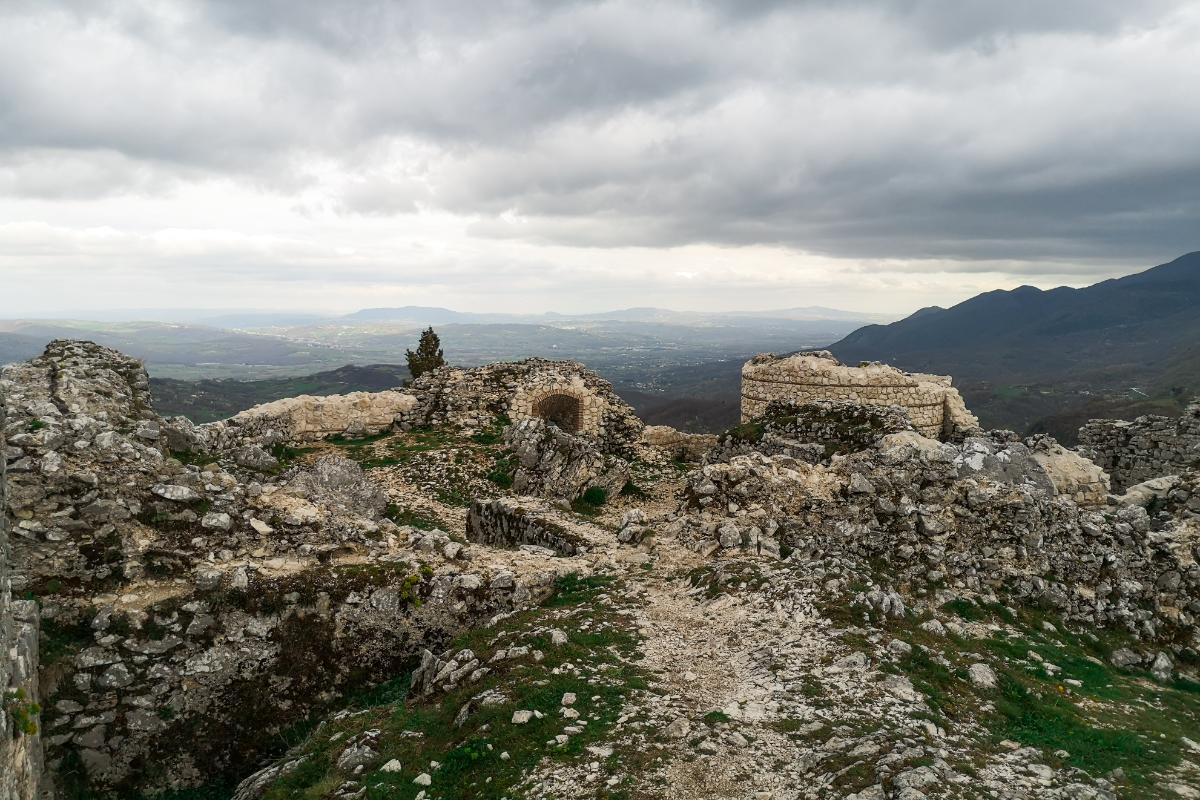 Ruderi castello Roccamandolfi