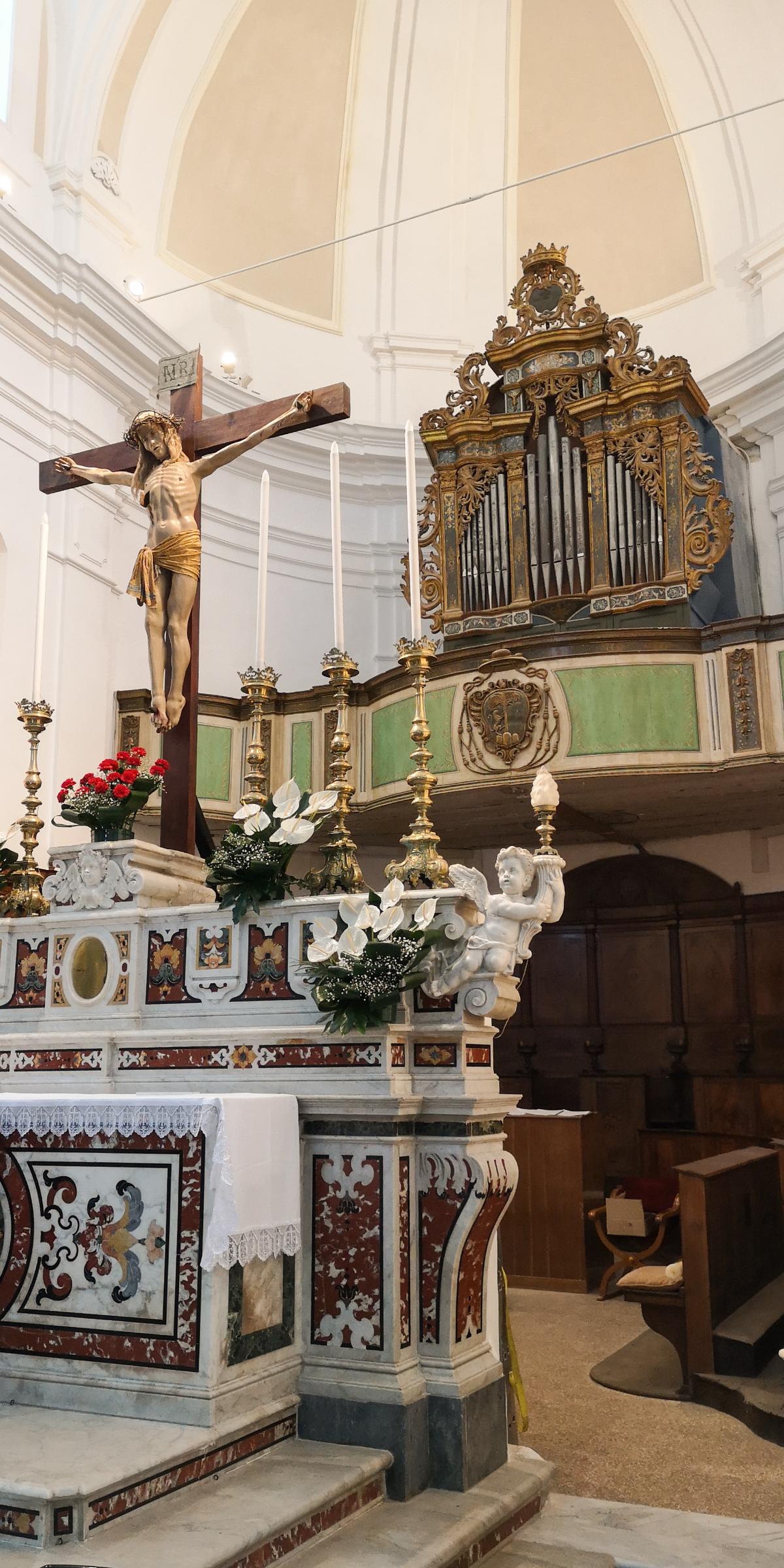 Altare maggiore Cattedrale Irsina