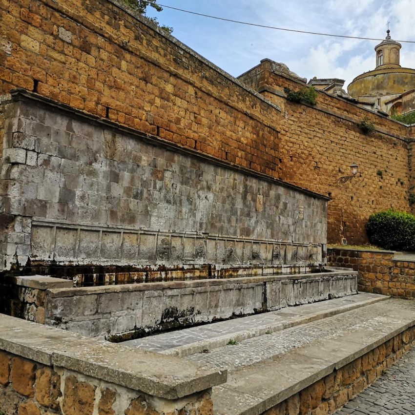 Fontana delle sette cannelle