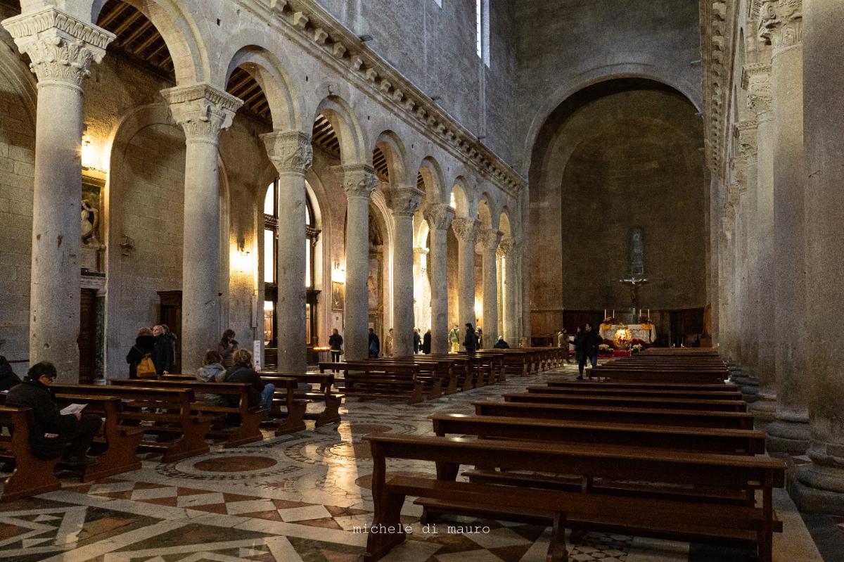 Interno cattedrale di San Lorenzo Viterbo